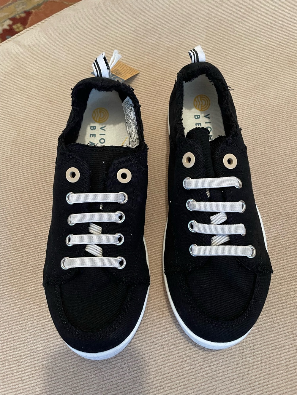 Women’s Vionic Beach Pismo Black Canvas Sneaker Size 7 NWT